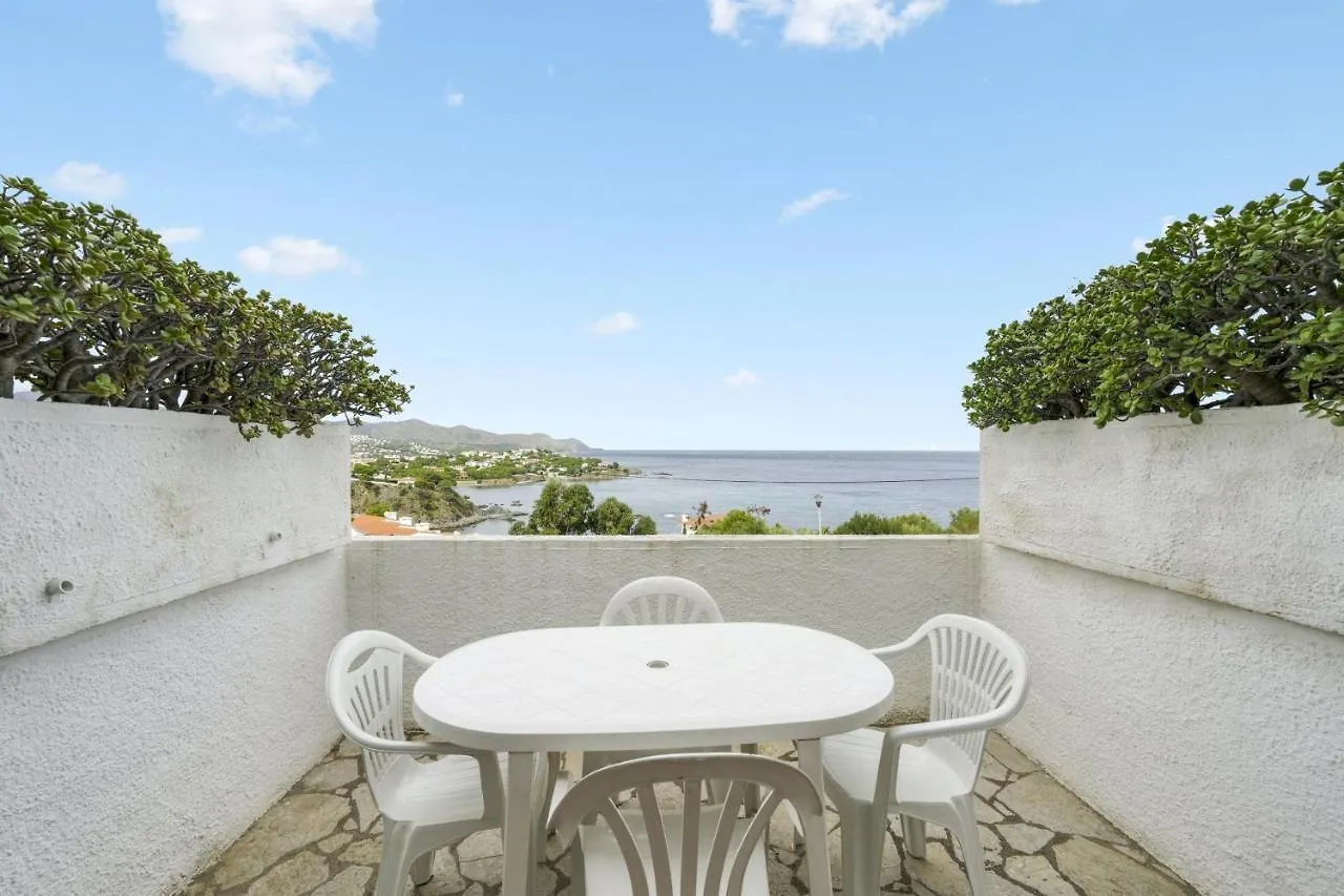 Comfortable Apartment With Sea View And Pool In Llanca 30 M²