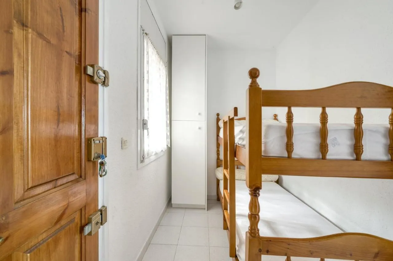 Comfortable Apartment With Sea View And Pool In Llanca 30 M²