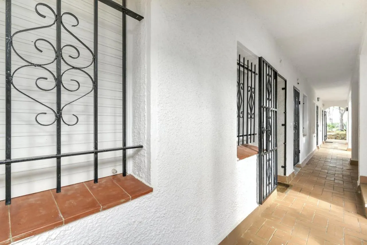 Comfortable Apartment With Sea View And Pool In Llanca 30 M²